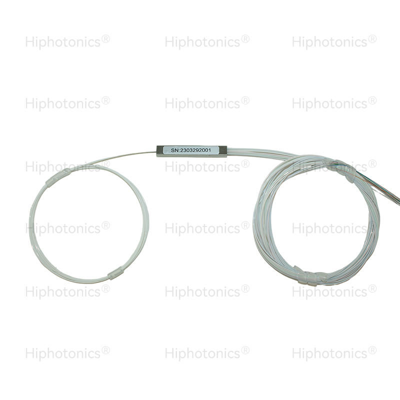 <p>Chez Hiphotonics, nous sommes ravis d'annoncer notre type de cassette de séparateur à fibre optique de haute qualité. Cette solution petite, efficace et fiable est parfaite pour les applications FTTH, FTTX, data center et infrastructures réseau. Ce diviseur est conçu pour s'assurer que le signal est réparti uniformément avec la moindre perte d'insertion possible.</p>
<br />Notre séparateur PLC de type cassette fonctionne parfaitement avec des ODF réguliers, des boîtes de terminaison à fibre ou des armoires réseau. Il a une conception forte qui le rend plus durable, facile à installer et sûr de manipuler la fibre. La cassette est livrée avec des fils préterminés et a été testée en usine, donc elle est prête à être utilisée immédiatement.
<br />
<br />
<br />Caractéristiques importantes:
<br />
<br />Vous pouvez l'obtenir dans de nombreuses tailles, telles que 1x4, 1x8, 1x16, 1x32, 1x64, 2x4, 2x8, 2x16, et ainsi de suite.
<br />
<br />La conception de la cassette est petite et modulaire, donc elle est facile à brancher et à jouer.
<br />
<br />Split haute performance avec peu de perte lors de l'insertion
<br />
<br />Excellentes performances optiques sur une large gamme de longueurs d'onde (1260-1650 nm)
<br />
<br />Répond aux exigences de Telcordia GR-1209 et GR-1221
<br />
<br />Vous pouvez tout changer, y compris la longueur de la fibre, le type de connexion (SC/APC, SC/UPC, LC, FC), le type de fibre (G.657A1/A2, G.652D) et l'emballage.
